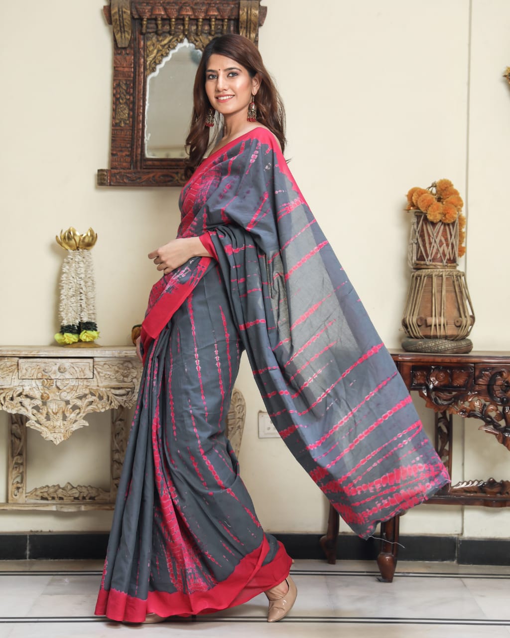 10 am meeting - Grey and  Red Shibori Mul Cotton Saree