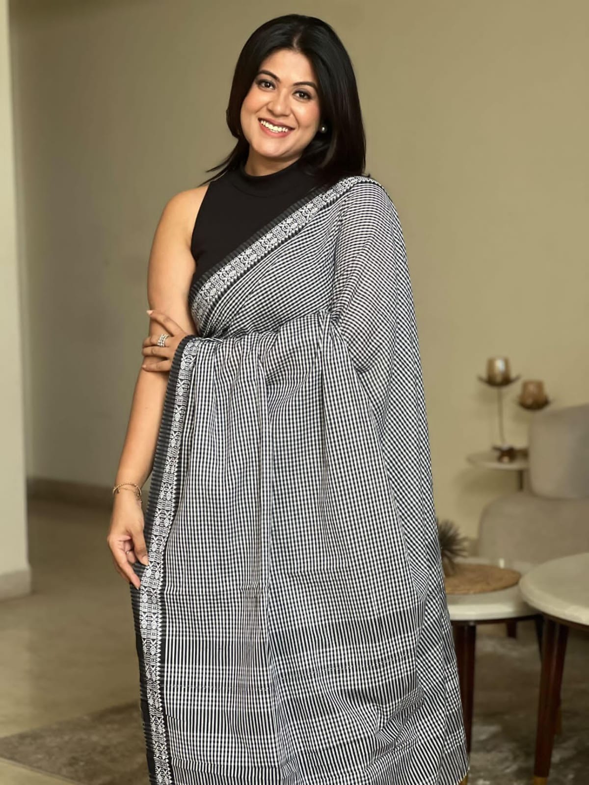 Monochrome Maven - Black & White Dhonekhali Saree