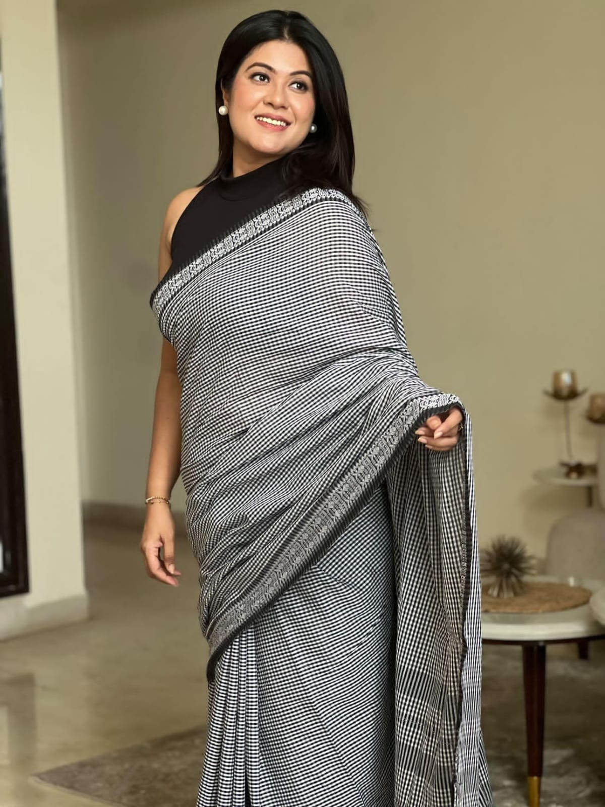 Monochrome Maven - Black & White Dhonekhali Saree